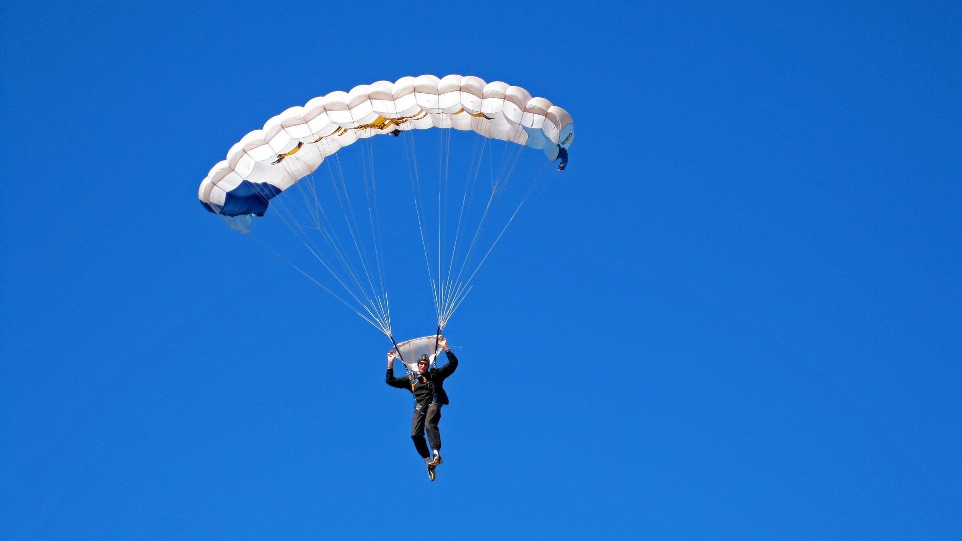 拜仁慕尼黑继续高歌猛进，德甲领跑形势稳定